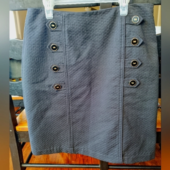 J. McLaughlin Size 6 Military Style Textured Skirt Enameled Black Gold Buttons - Picture 1 of 12